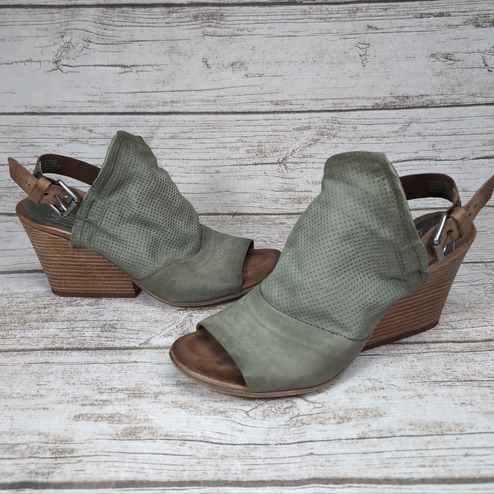 Miz Mooz NYC Green Leather Open Toe Slingback Kona Wedge Sandal Size 41